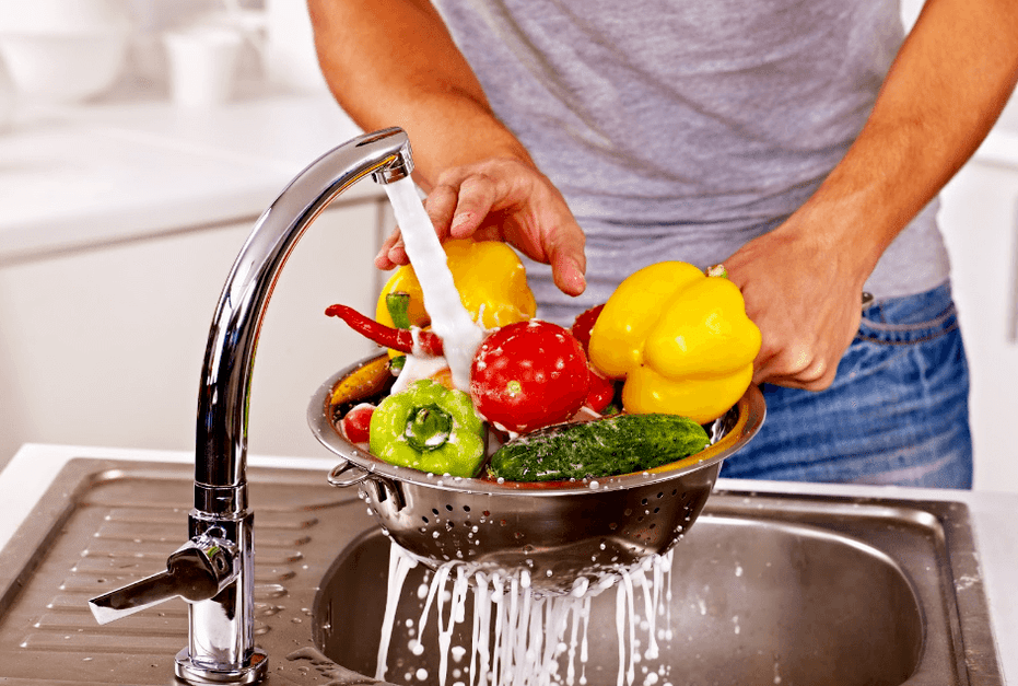 Lave las verduras para prevenir la infección por gusanos. 