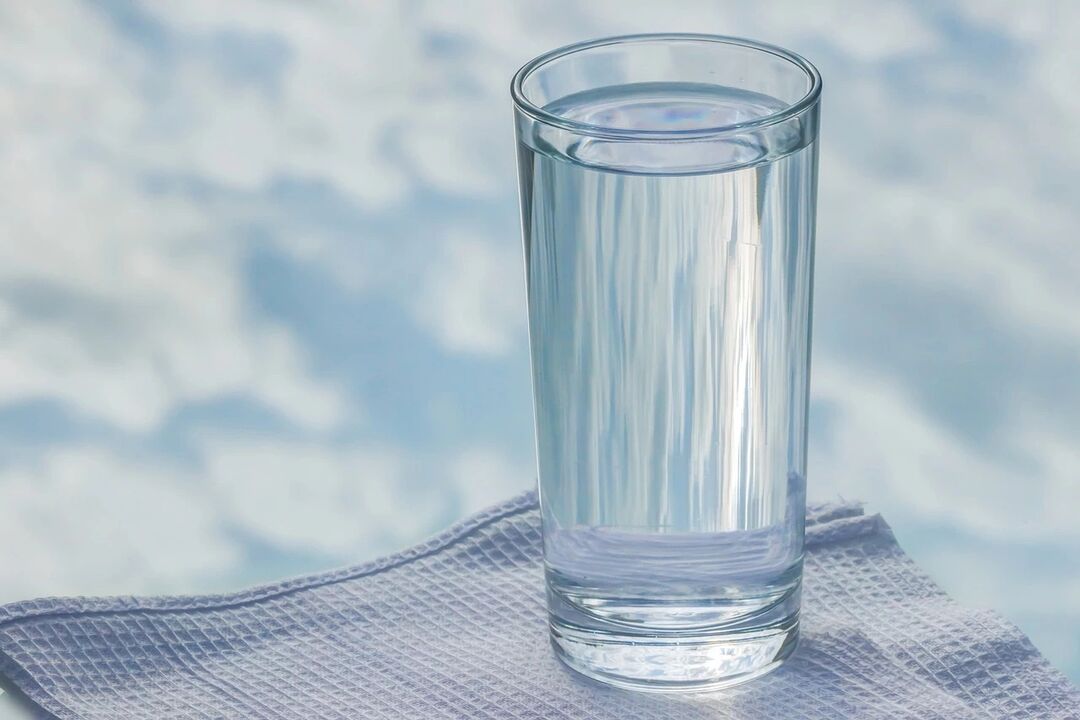 Agua alta de agua contra los gusanos