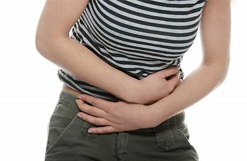 Dolor abdominal debido a gusanos en el cuerpo.